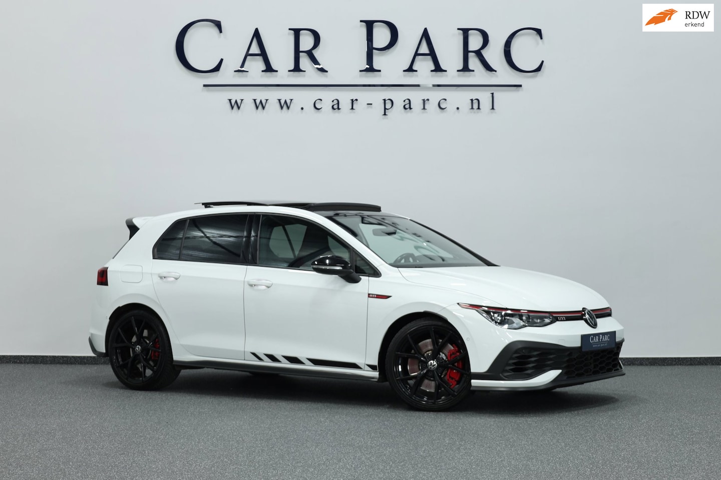 Volkswagen Golf - 2.0 TSI GTI Clubsport 301+PK LED+IQ/PANO/HALF LEER+ALCANTARA+S.VERWARMING/19"/CAM/LINE/ACC - AutoWereld.nl