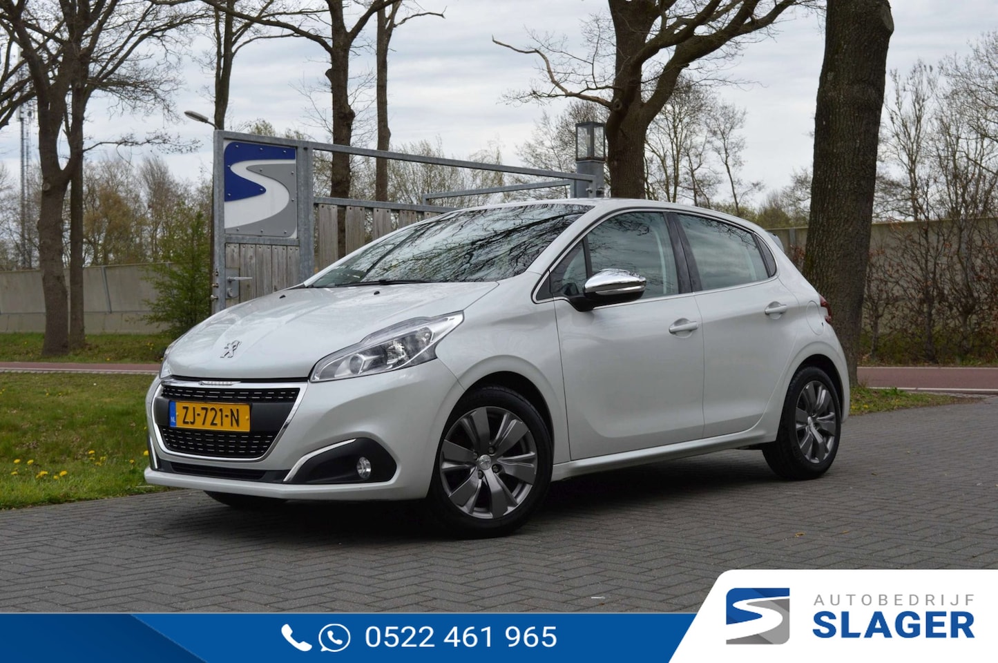 Peugeot 208 - 1.2 PureTech Blue Lease Allure 110pk | 6-bak | Navi | 5-deurs - AutoWereld.nl