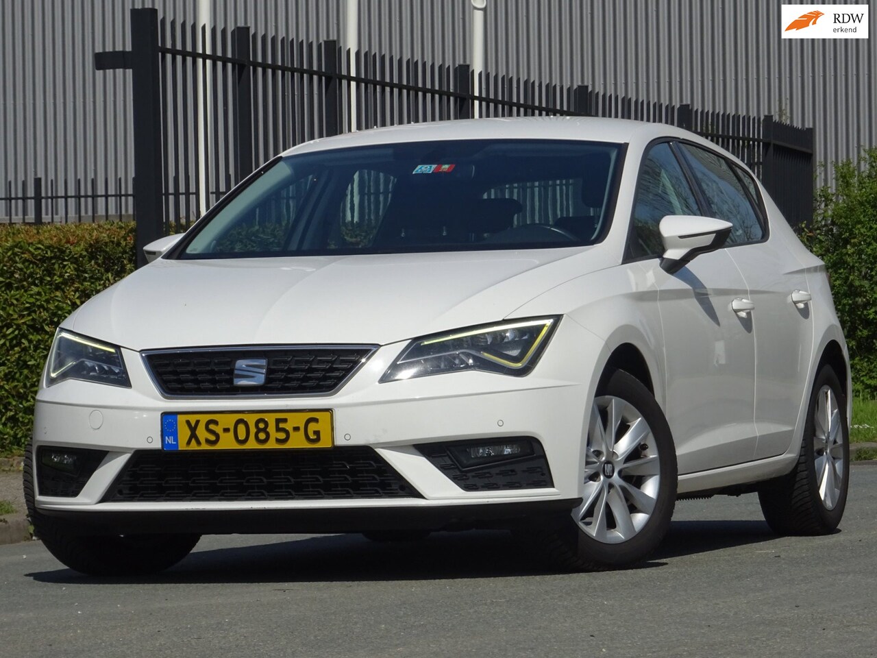 SEAT Leon - 1.2 TSI Style Business NAVI/CAMERA/PDC/CARPLAY/APK - AutoWereld.nl
