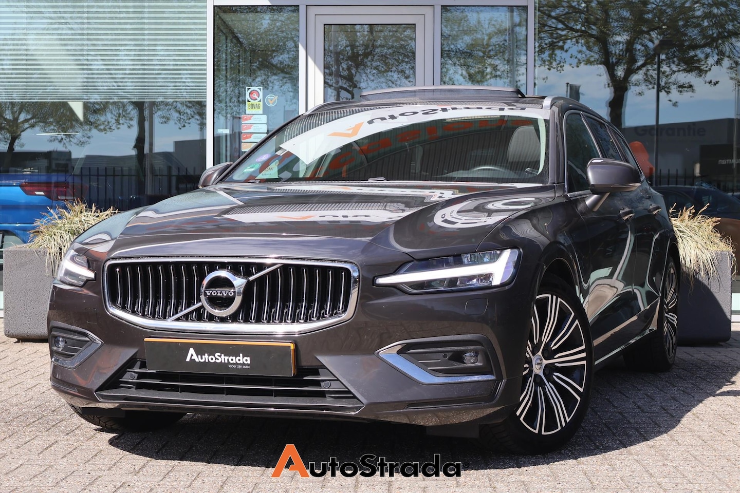 Volvo V60 - B3 Inscription 163pk | Cruise | Pano | Stoelverwarming | Leder | Virtual | Keyless | Harma - AutoWereld.nl