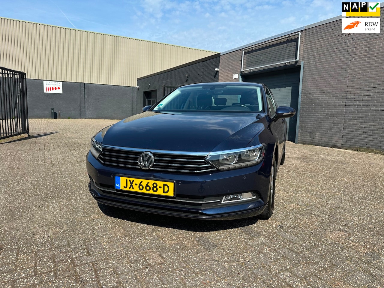 Volkswagen Passat - 1.6 TDI Connected Series Clima Cruise Navi Keyless Led PDC LM-Wielen APK NAP. - AutoWereld.nl
