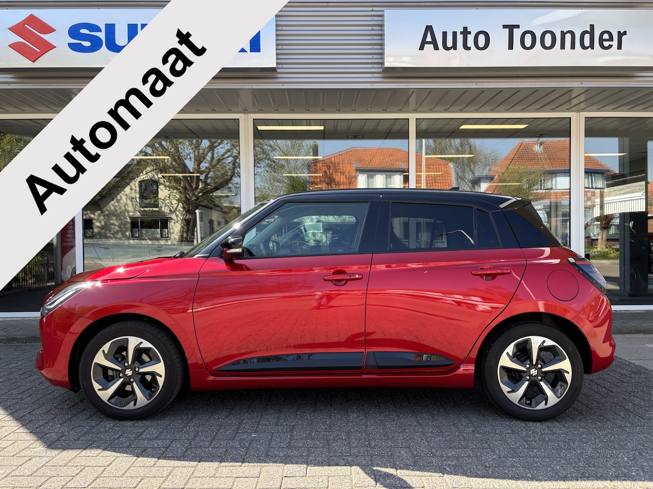 Suzuki Swift - Style Automaat 1.2 Smart Hybrid/Black Rhino Pakket - AutoWereld.nl