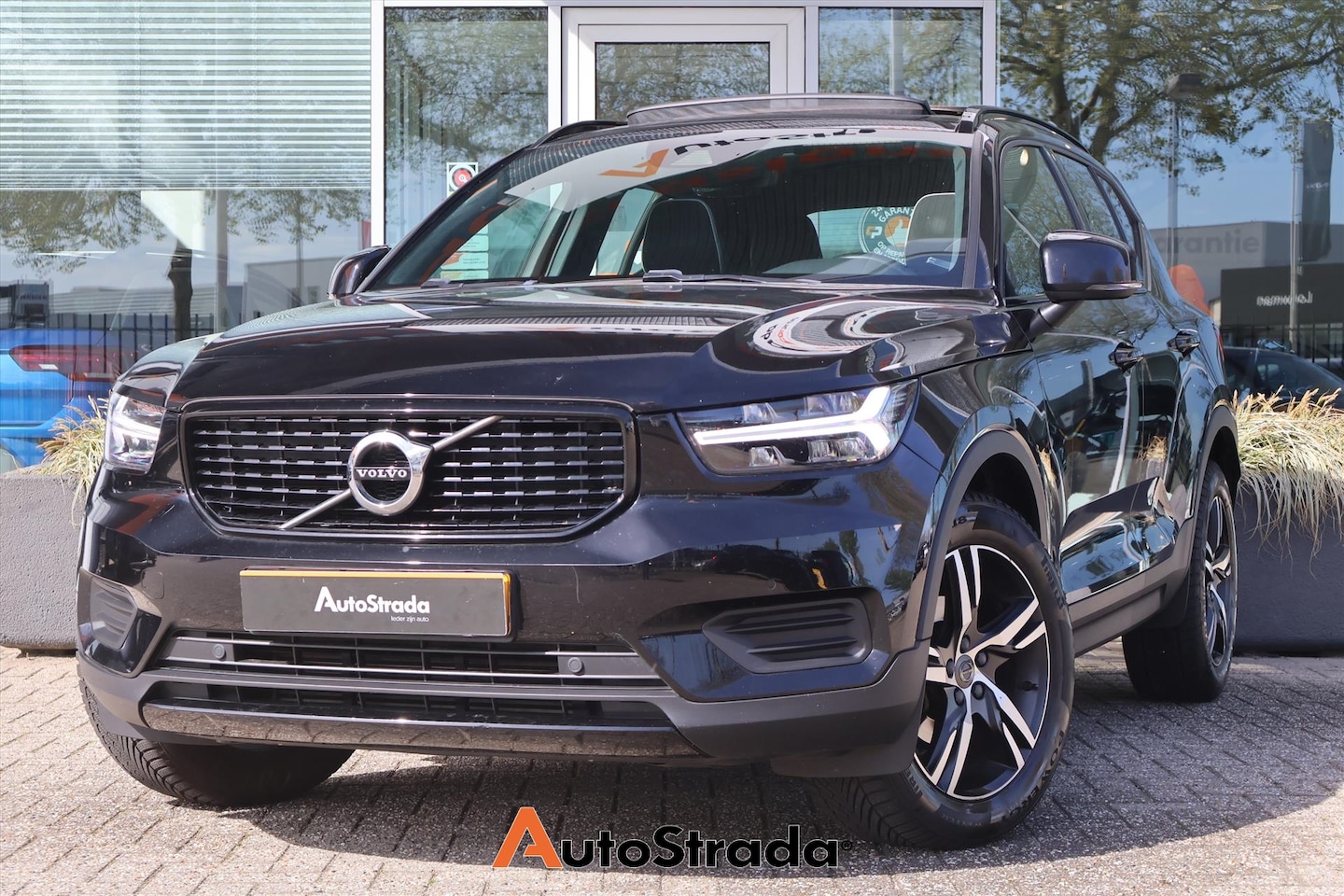 Volvo XC40 - T2 R-Design 129pk | Cruise | Climate | Navi | Carplay | Harman/Kardon | Stoelverwarming | - AutoWereld.nl