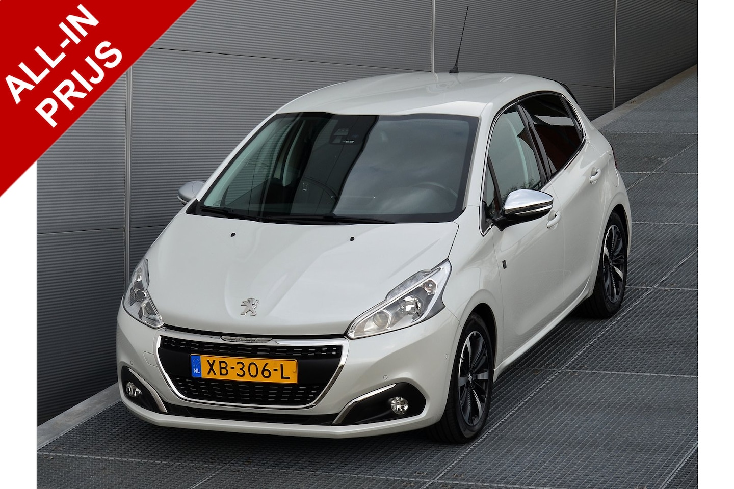 Peugeot 208 - 1.2 A/T TECH EDITION | AUTOMAAT | CLIMATE | TREKHAAK | CAMERA | 5-DEURS | ALL IN RIJKLAARP - AutoWereld.nl
