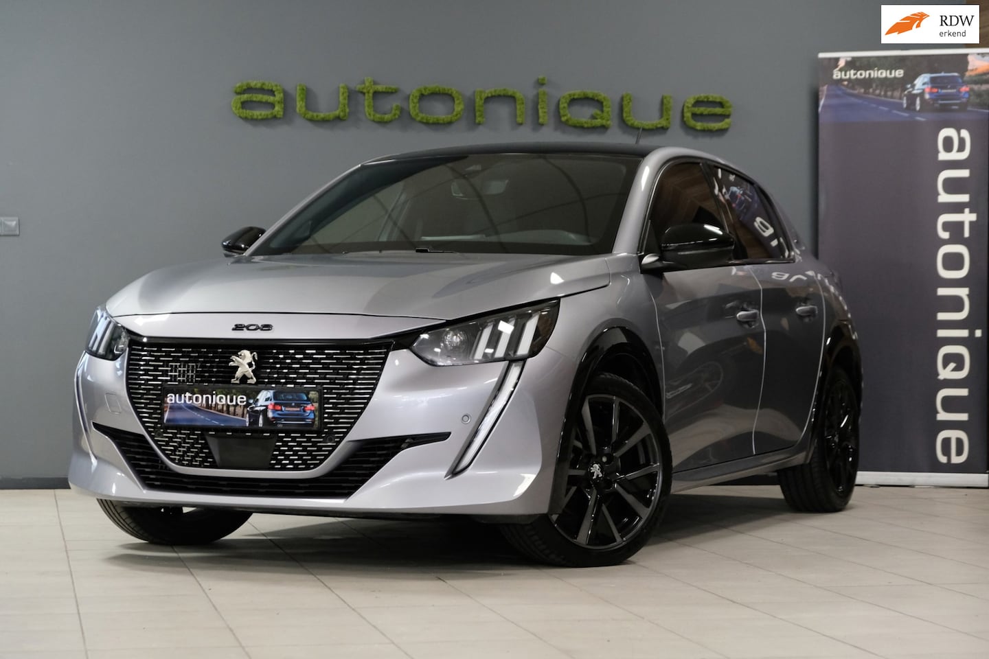Peugeot 208 - 1.2 PureTech GT *29.792km* Navi/Camera/Michelin Banden/Apple Carplay 6 OP VOORRAAD - AutoWereld.nl