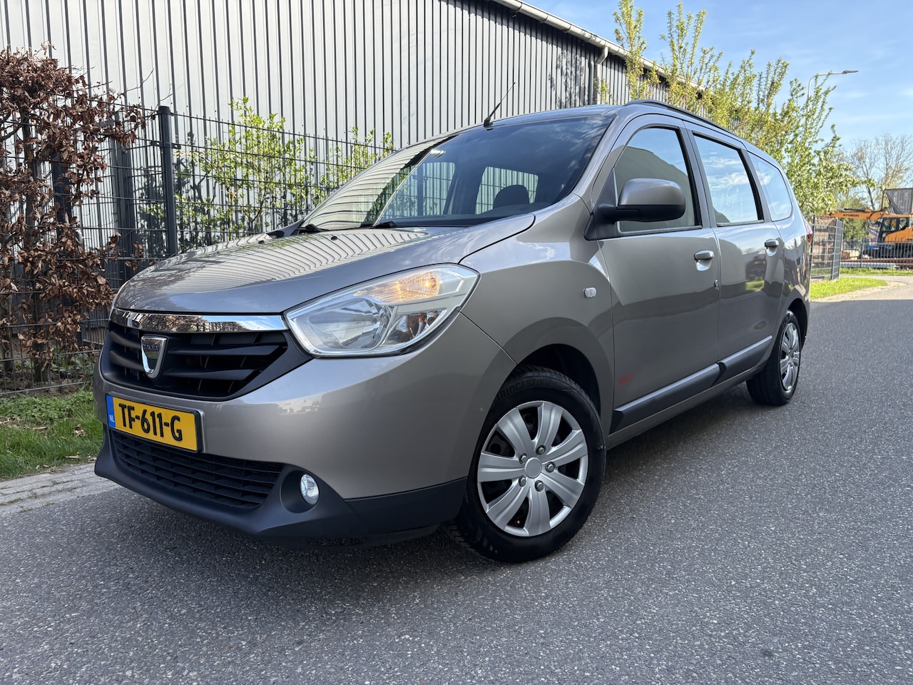 Dacia Lodgy - 1.6 MPi 5p. / AIRCO / APK 3-2027 - AutoWereld.nl