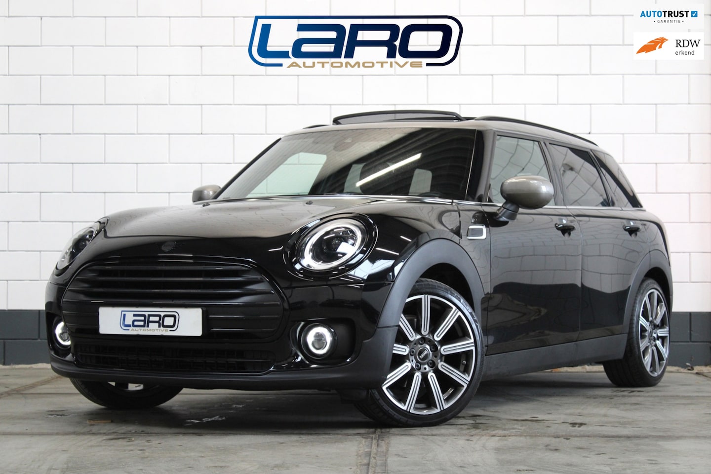 MINI Clubman - Mini 1.5 Cooper MINI Yours 136 pk | Pano Leer Camera CarPlay Sfeer Keyless - AutoWereld.nl