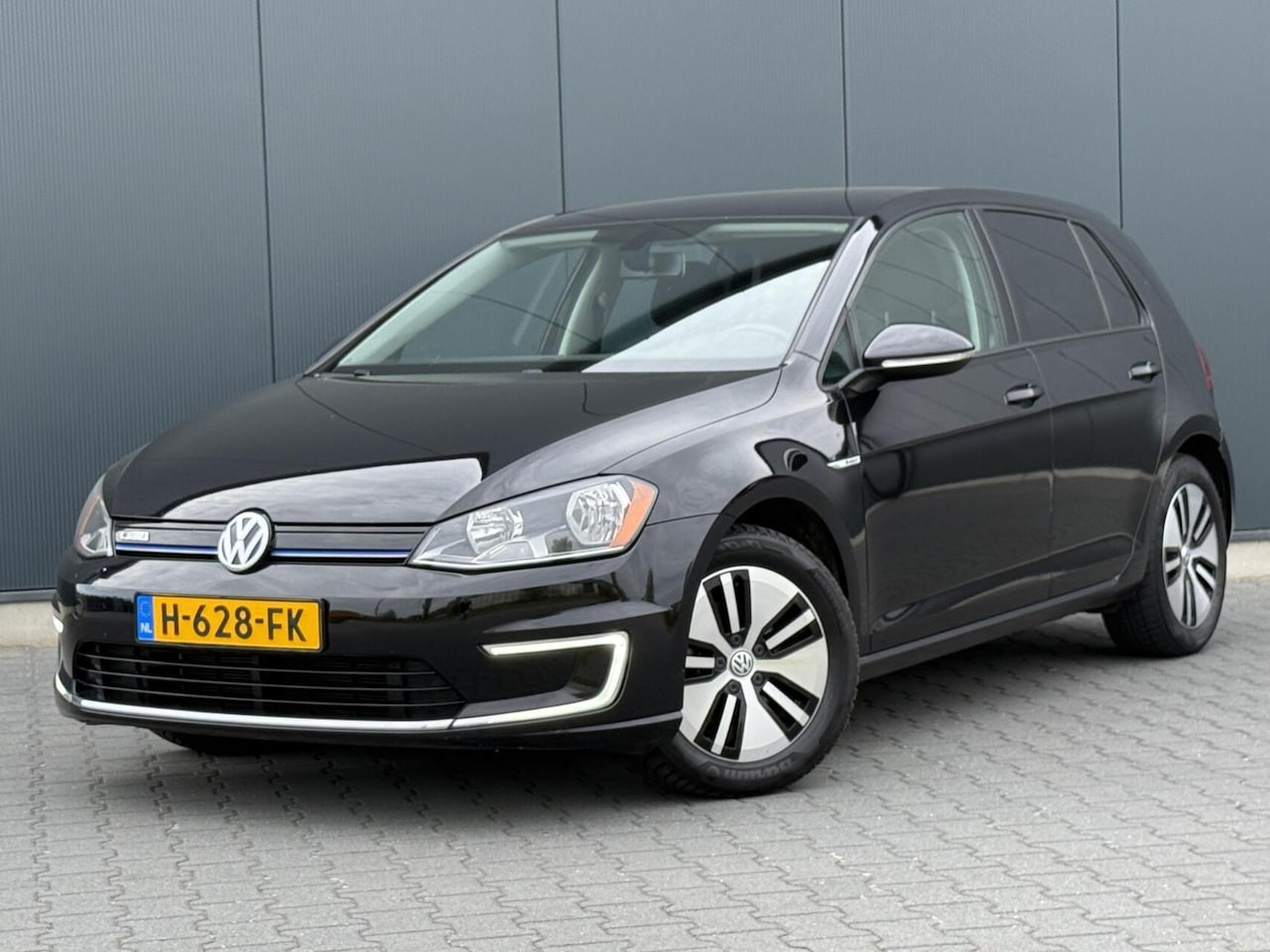 Volkswagen e-Golf - E-Golf 5-Deurs - Camera - Clima - Stoelverwarming - AutoWereld.nl