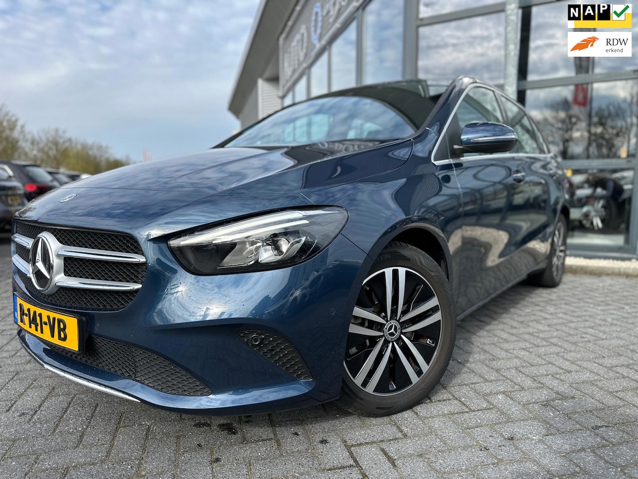 Mercedes-Benz B-klasse - 250 e Luxury Line | Plug in Hybride | Leder | Elek trekhaak | Camera | Virtual | Keyless | - AutoWereld.nl