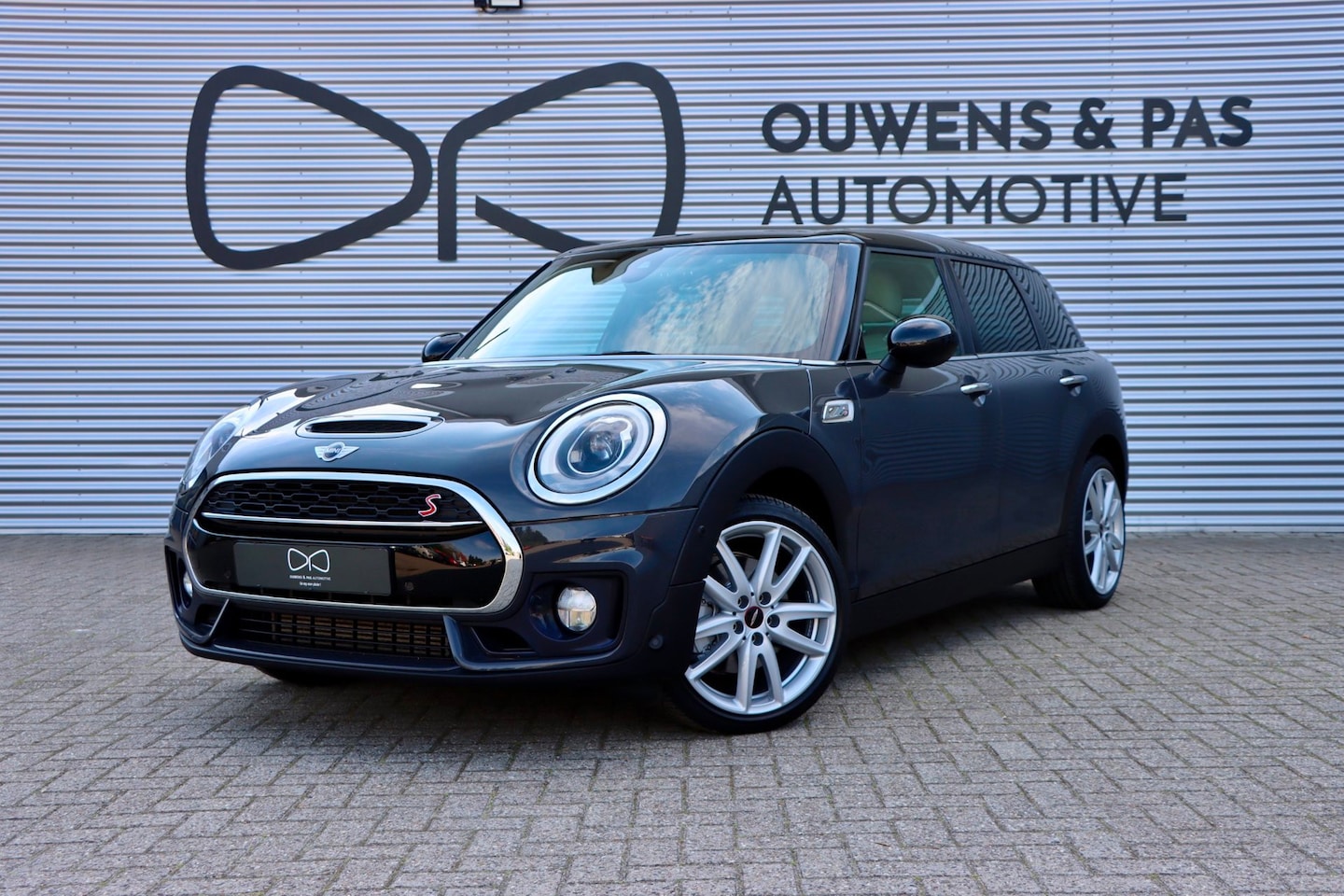 MINI Clubman - Mini 2.0 Cooper S ALL4 | JCW | HARMAN KARDON | HEAD UP | NAVI - AutoWereld.nl