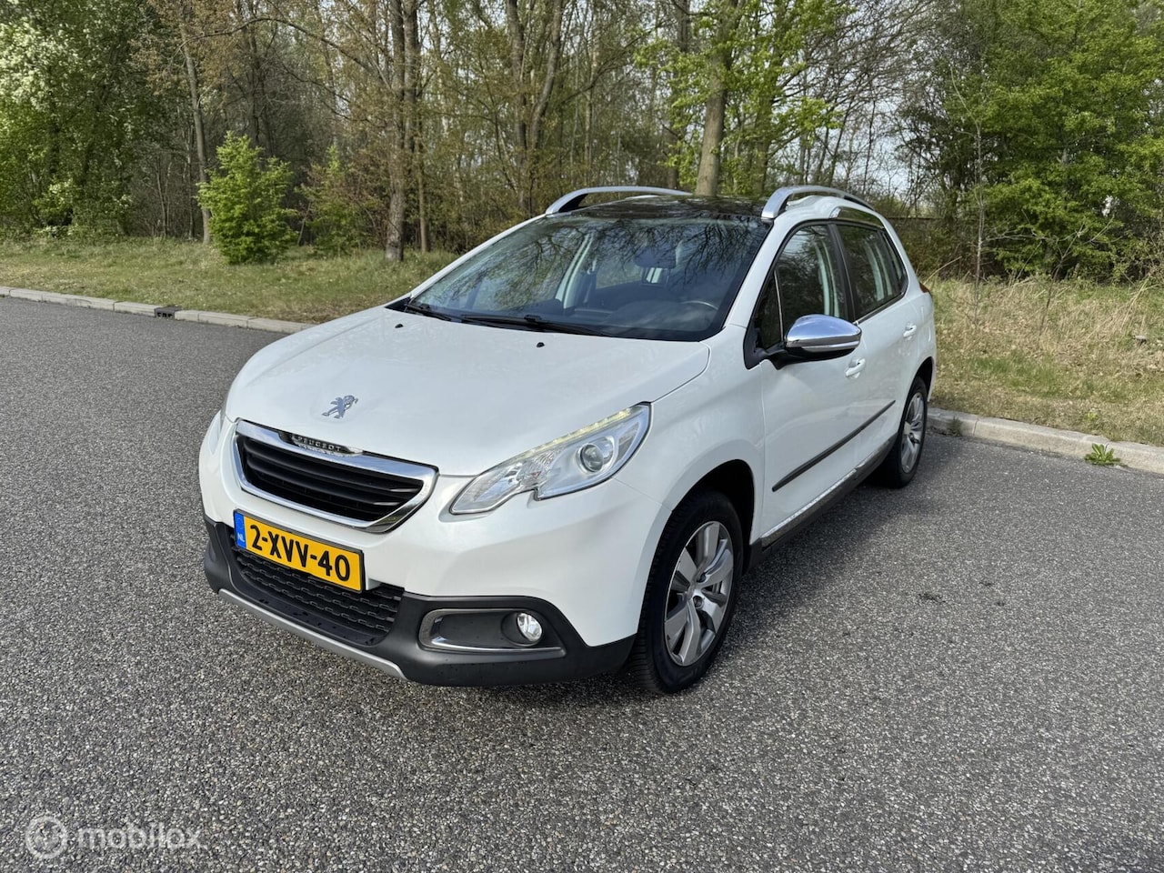 Peugeot 2008 - 1.2 PureTech Blue Lease Executive pano, clima, - AutoWereld.nl