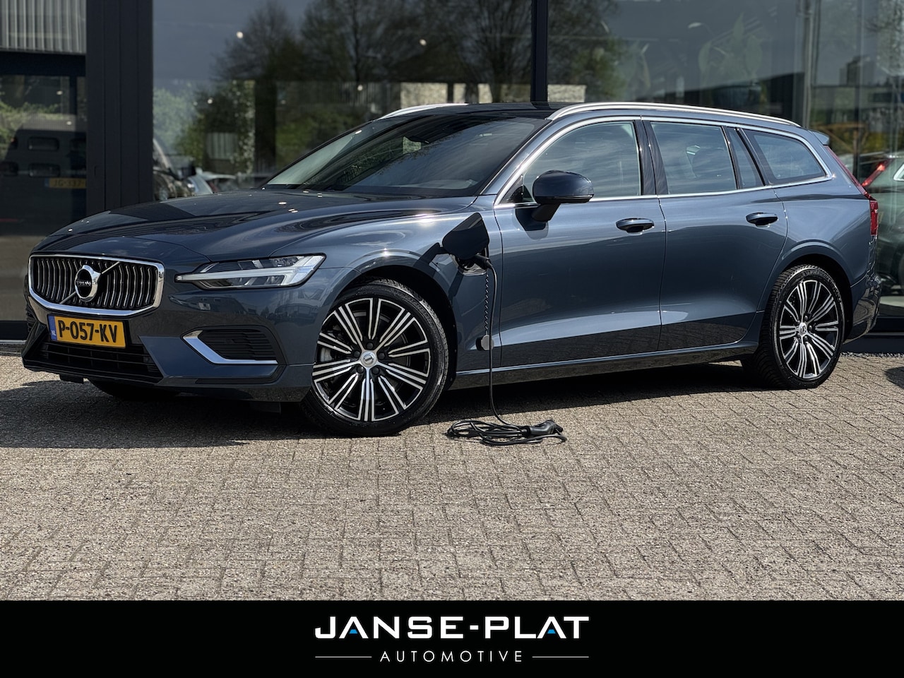 Volvo V60 - 2.0 T6 Recharge AWD Long Range | Pano | Camera | Pilot Assist | - AutoWereld.nl