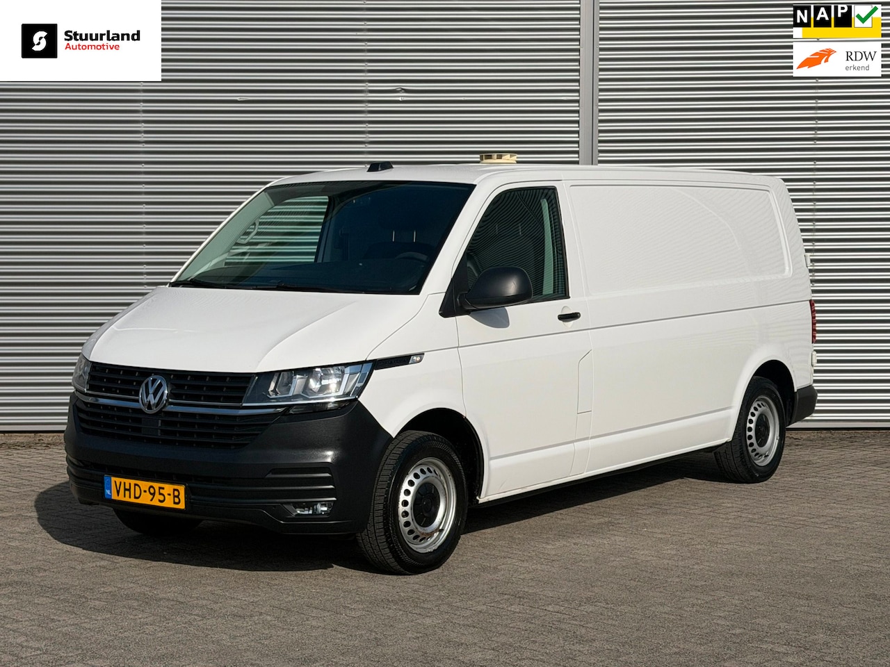 Volkswagen Transporter - 2.0 TDI L2H1 AUT Airco/ Navi/ Cruise/ Trekhaak/ PDC/ - AutoWereld.nl