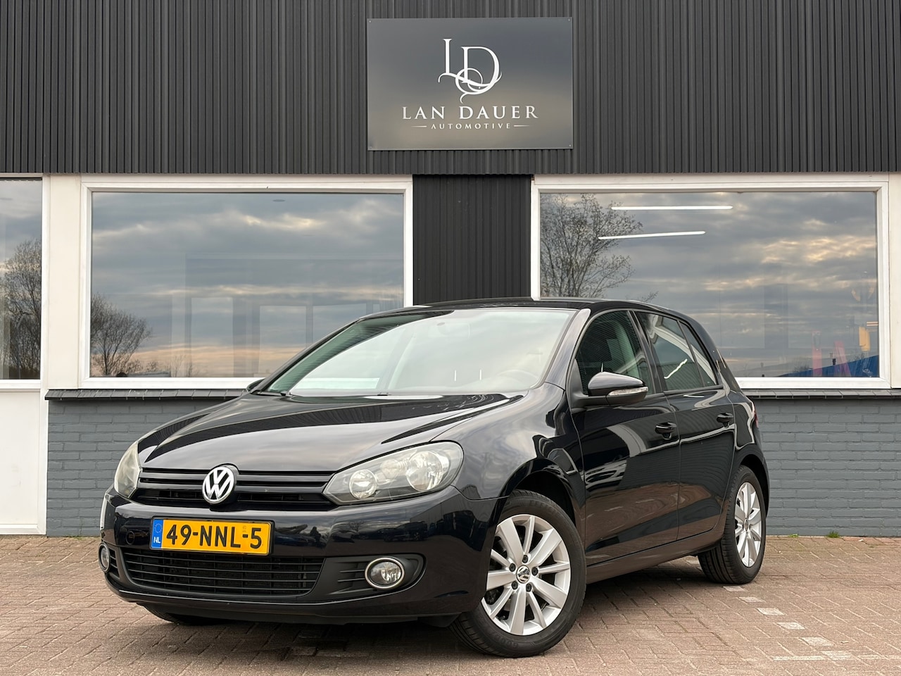 Volkswagen Golf - 1.2 TSI Tour II BlueMotion Airco / Scherm - AutoWereld.nl