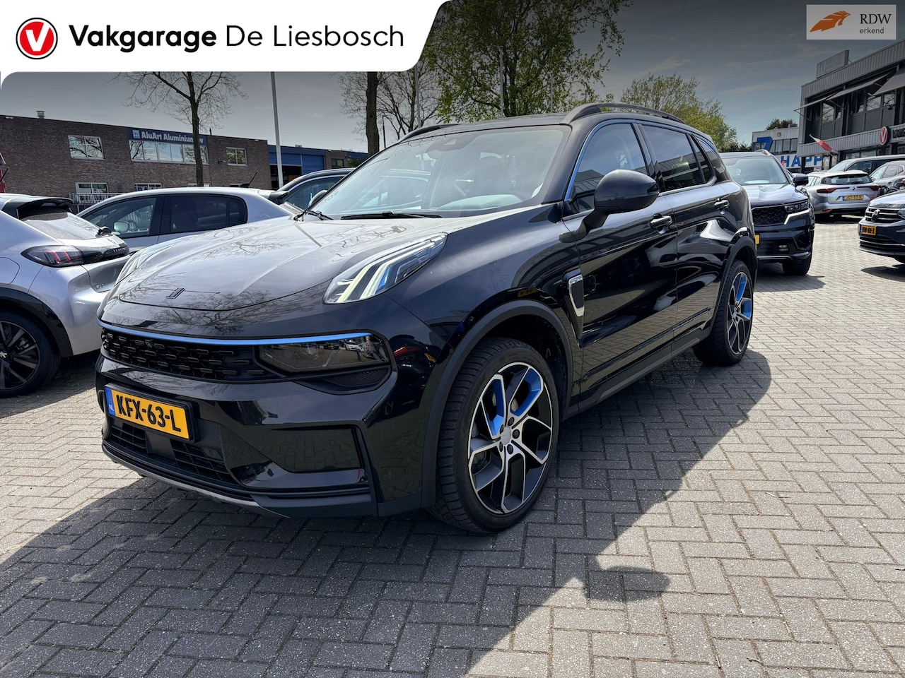 Lynk & Co 01 - 1.5 / pano / 360 camera / 1800kg trekgewicht/ Infinity / navi / stoelverwarming/trekhaak - AutoWereld.nl