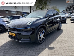 Lynk & Co 01 - 1.5 / pano / 360 camera / 1800kg trekgewicht/ Infinity / navi / stoelverwarming/trekhaak