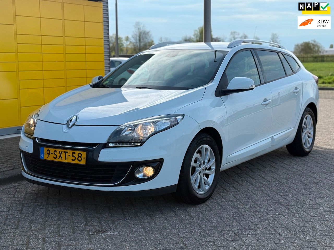 Renault Mégane - 1.5 dCi Bose BJ 12-2013 Navigatie LED Pdc Airco Nette auto - AutoWereld.nl