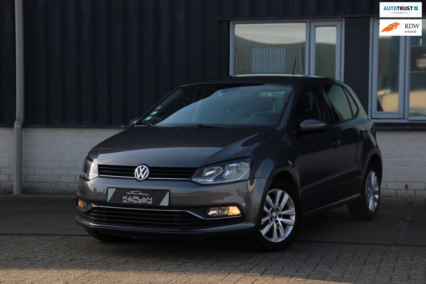 Volkswagen Polo - 1.2 TSI Comfortline DSG Cruise Navi CarPlay PDC A/C - AutoWereld.nl