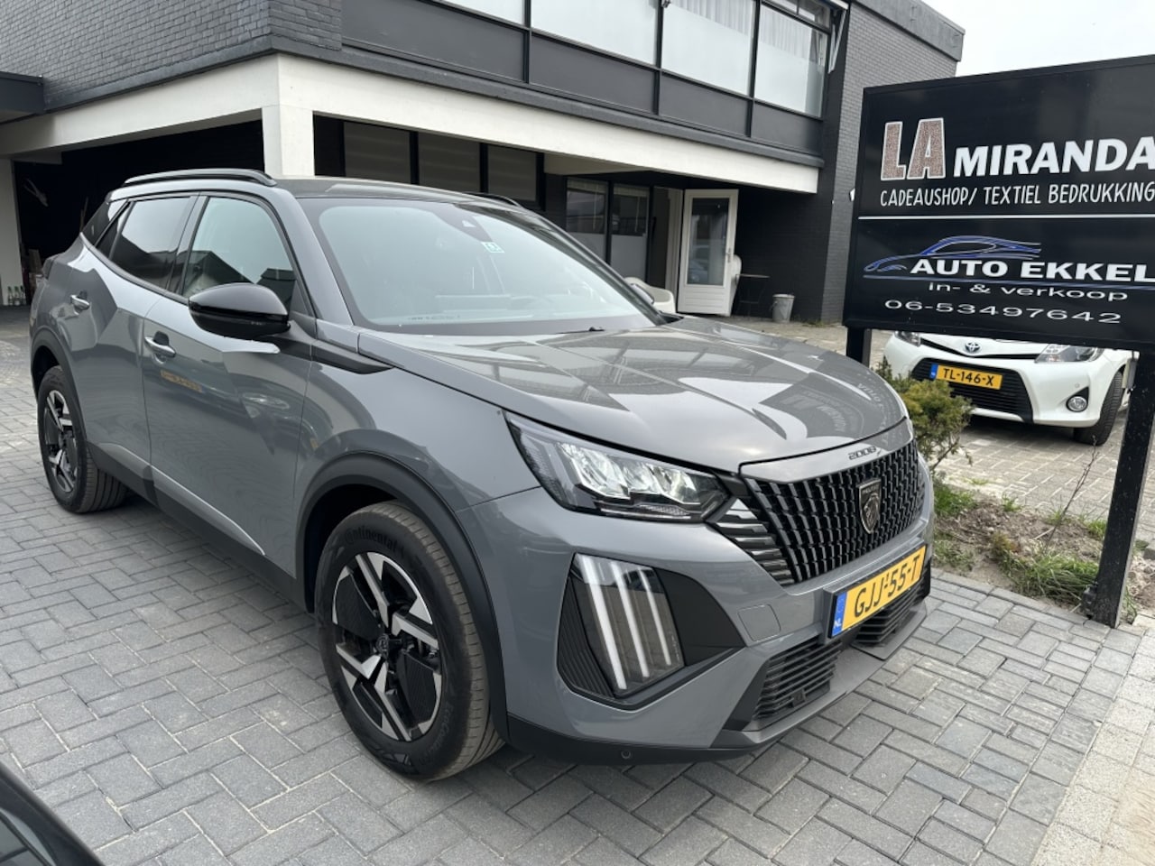 Peugeot 2008 - 1.2 Hybride 136 Allure - AutoWereld.nl
