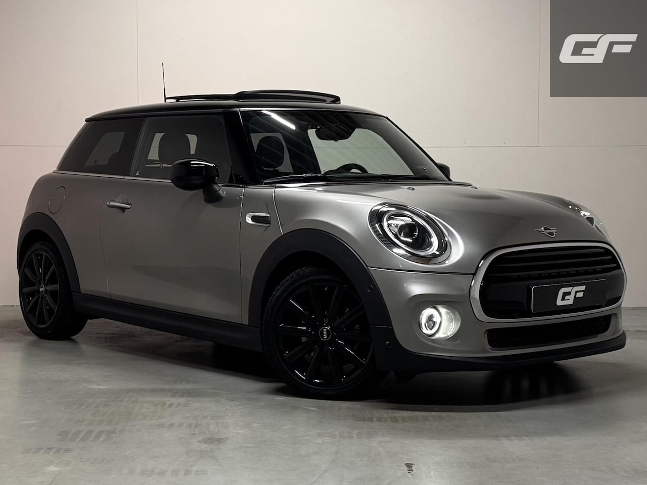 MINI Cooper - Mini 1.5 60 Years Edition Pano HUD H/K Leer - AutoWereld.nl