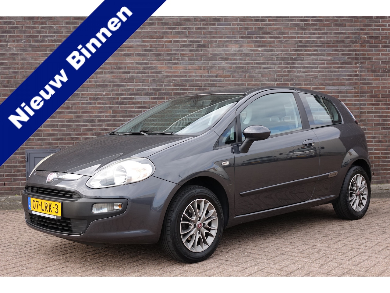 Fiat Punto Evo - 1.4 Dynamic 1.4 Dynamic, 3 deurs, airco, navigatie, keurige auto. Nieuwe APK bij levering - AutoWereld.nl