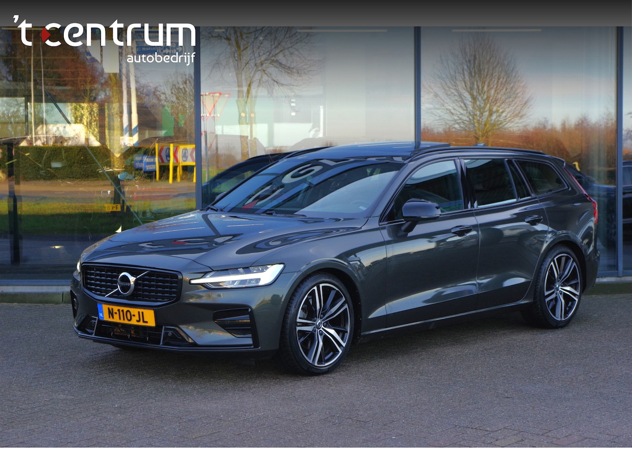 Volvo V60 - 2.0 B3 R-Design 2.0 B3 163 PK R-Design, Panoramadak, Harman/Kardon, Trekhaak, Leder, Sportstoelen - AutoWereld.nl
