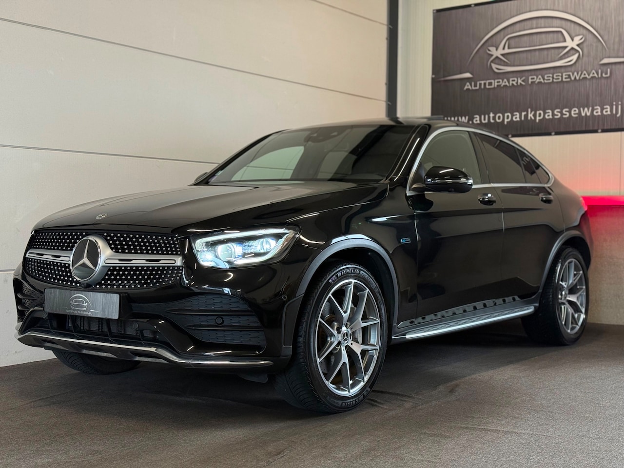 Mercedes-Benz GLC-klasse Coupé - 300e 4MATIC AMG Pano, ACC, Apple Carplay, Burmester, Luchtvering, Elek Stoelen, HUD, 360° - AutoWereld.nl