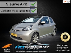 Toyota Aygo - 1.0-12V Calvin Klein | Nieuwstaat | Carplay | Nieuwe APK (25-05-2027) | Leder bekleding