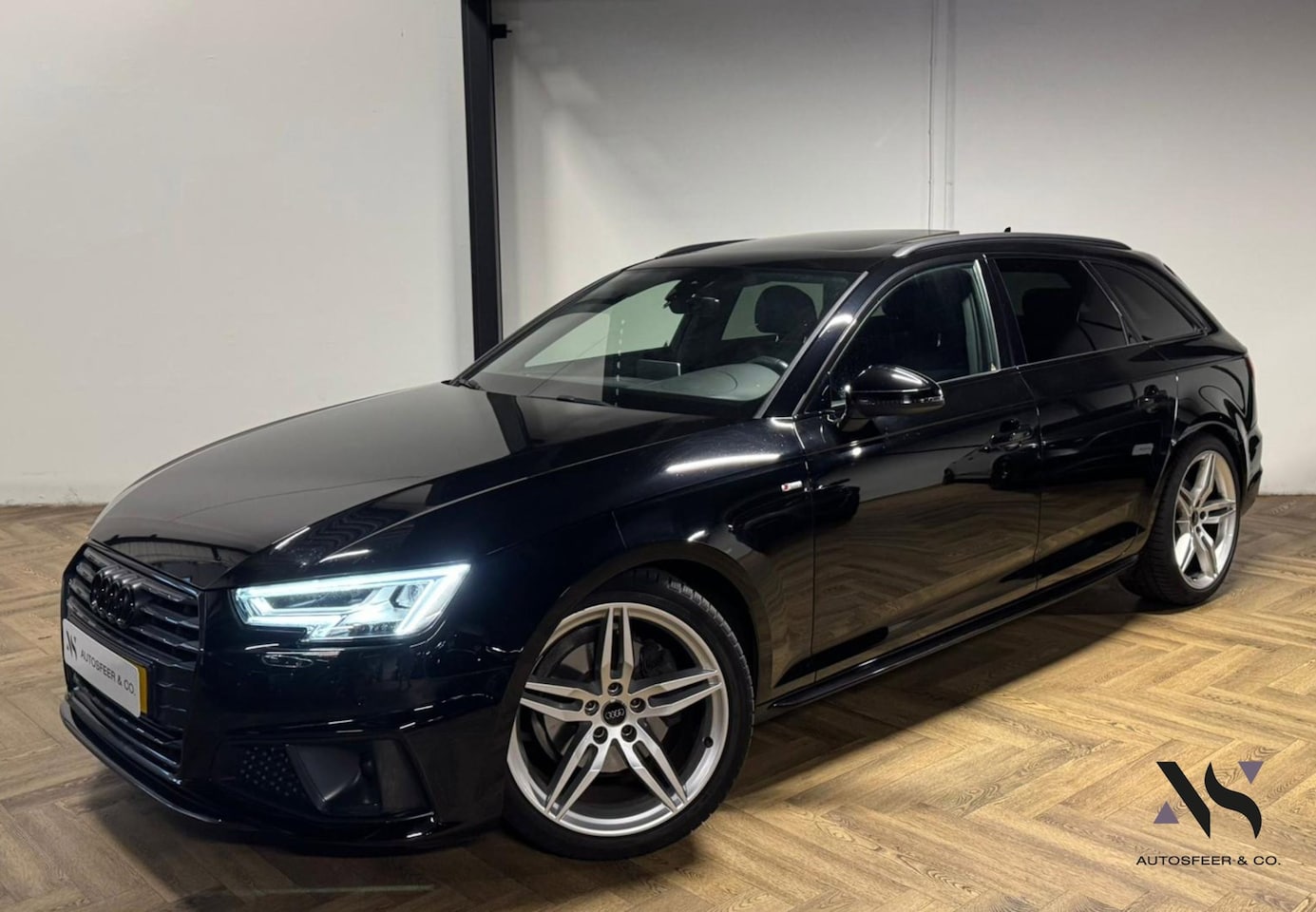 Audi A4 Avant - 40 TFSI Sport S line black edition PANO KEYLESS CAM - AutoWereld.nl