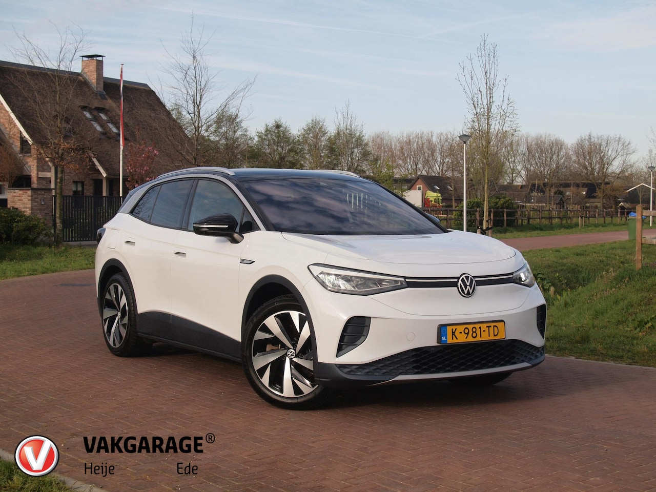 Volkswagen ID.4 - First 77 kWh | Camera | Trekhaak | Sfeerverlichting | Apple Carplay | Cruise Control | - AutoWereld.nl