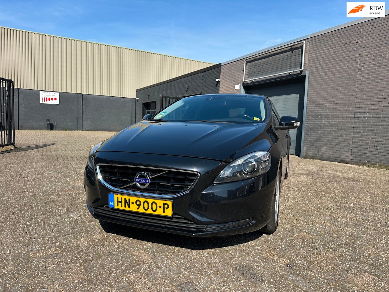 Volvo V40 - 2.0 D3 Summum Automaat Clima Cruise Navi PDC Xenon LM-Wielen APK NAP. - AutoWereld.nl