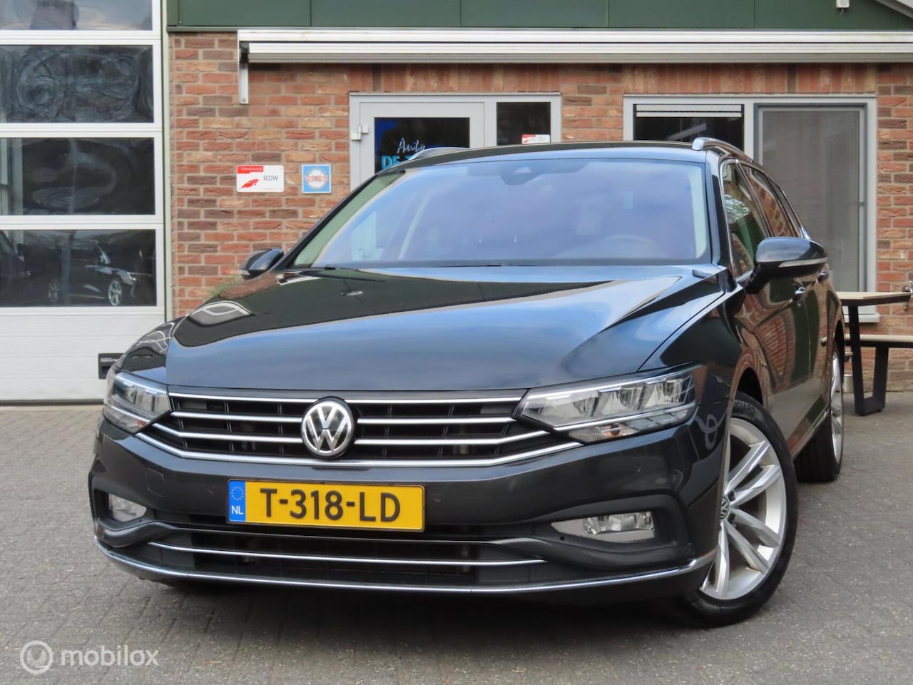 Volkswagen Passat Variant - 1.5 TSI Highline Automaat|Parkeersensor v/a|Camera|Stoelverwarming. - AutoWereld.nl