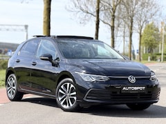 Volkswagen Golf - 1.5 eTSI 150pk Pano Navi ACC Sfeerverlichting