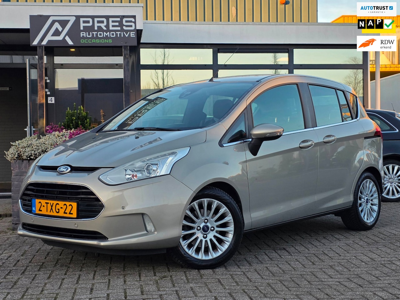 Ford B-Max - 1.0 EcoBoost Titanium |CLIMA|CRUISE|NAVI|TREKHAAK - AutoWereld.nl