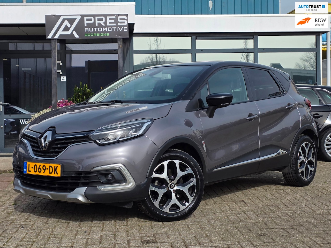 Renault Captur - 1.3 TCe Intens Automaat Navigatie / Cruise / Parkeersensoren / Camera / Clima - AutoWereld.nl