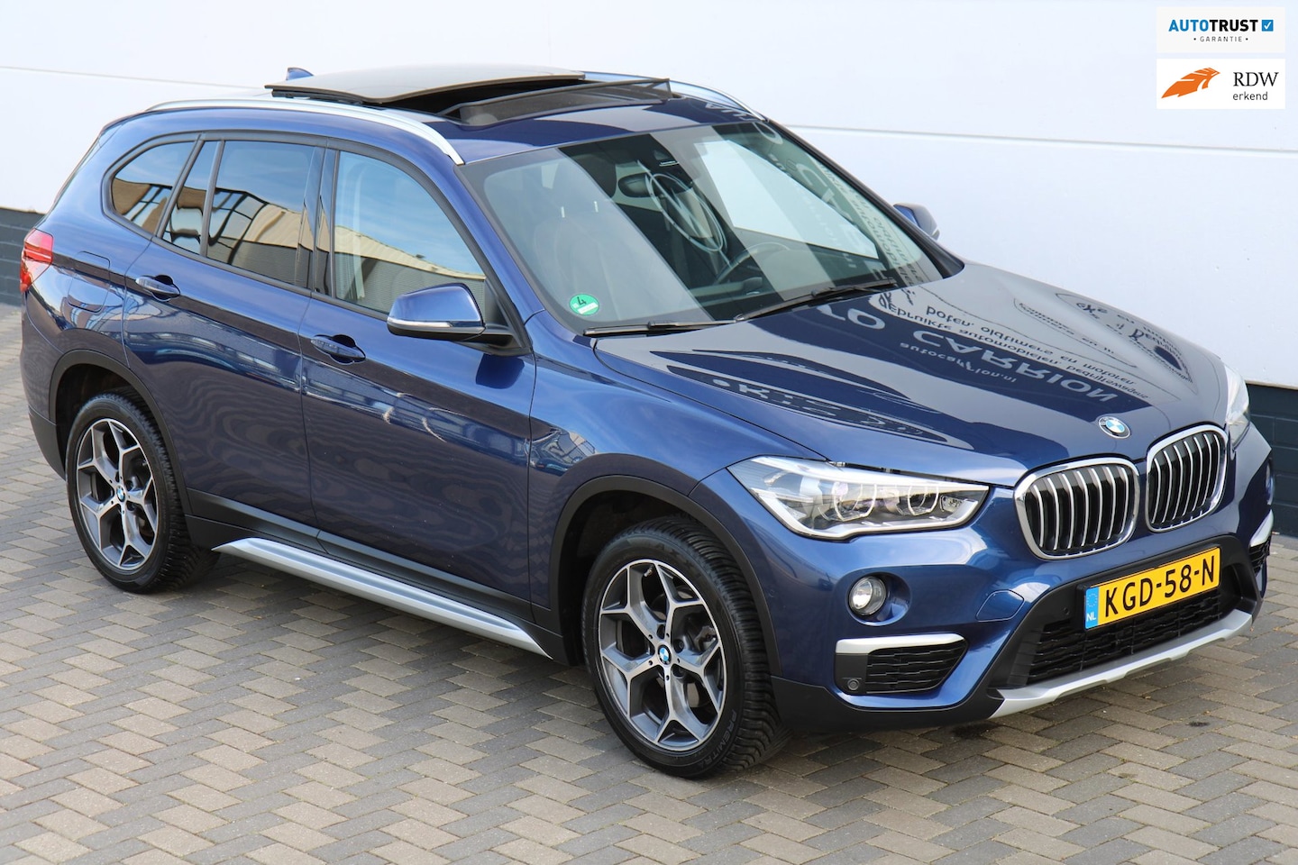 BMW X1 - SDrive18i High Executive Pano Xenon Leder 1Ste Eig !! - AutoWereld.nl