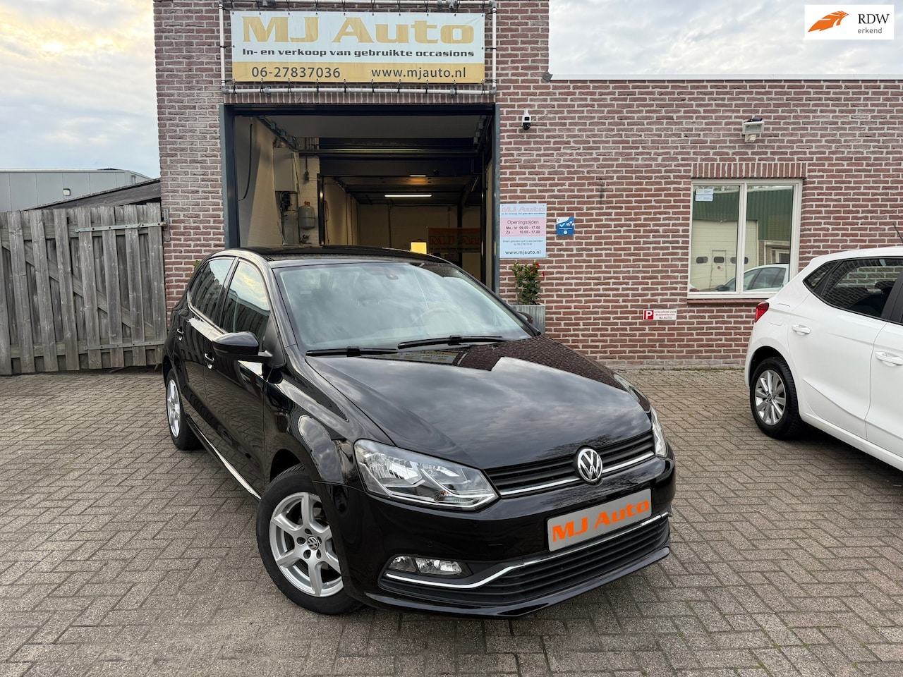 Volkswagen Polo - 1.2 TSI Highline DSG navigatie DAB PDC - AutoWereld.nl