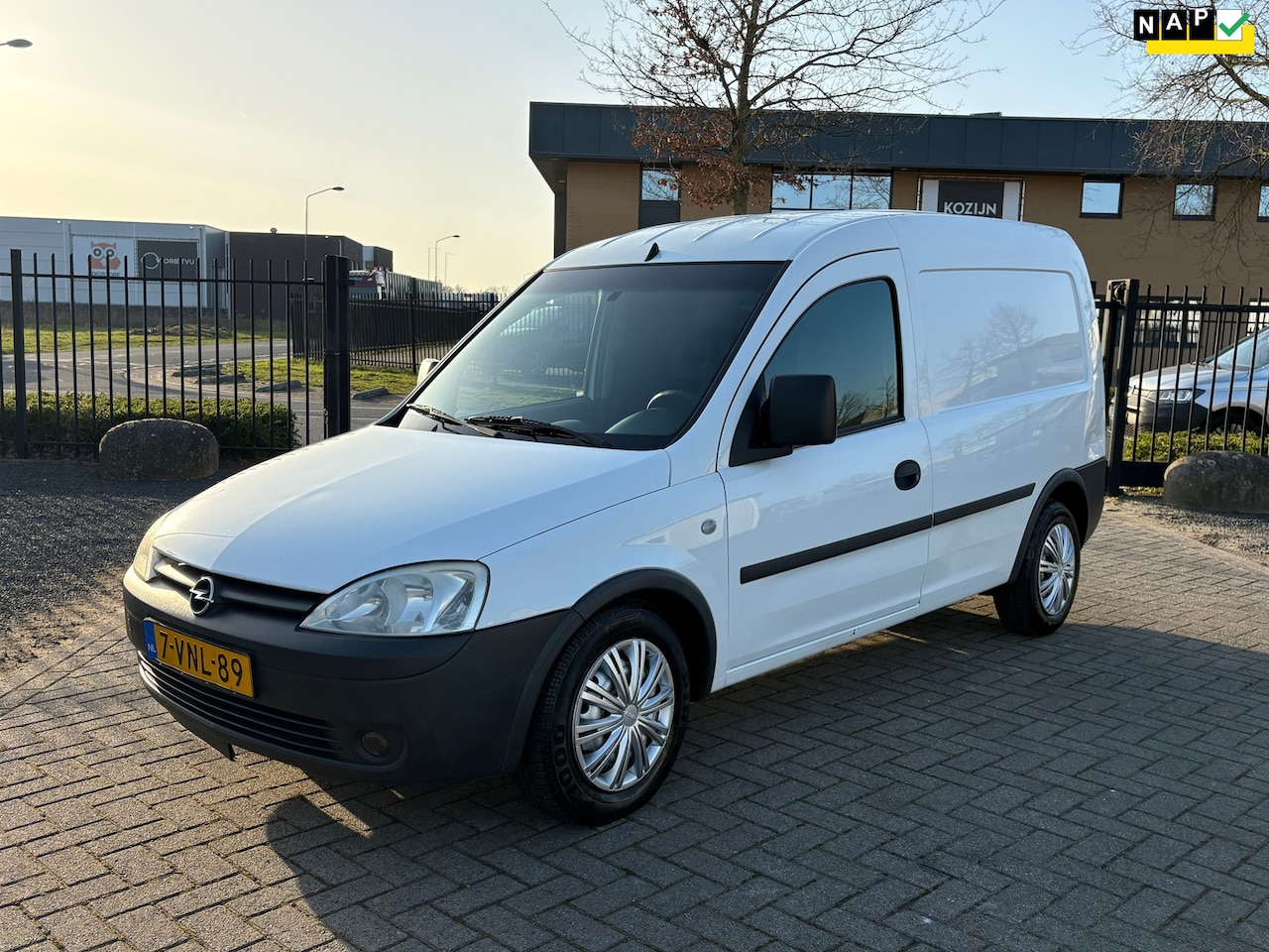 Opel Combo - 1.3 CDTi Base | Airco | Carplay | Marge - AutoWereld.nl