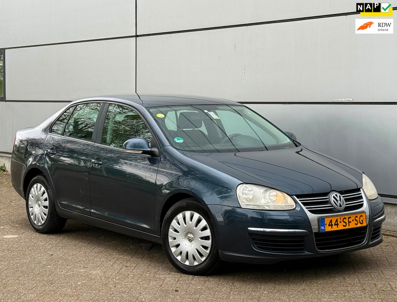 Volkswagen Jetta - 1.6 FSI Trendline elek. Ramen | Trekhaak | Cruise | - AutoWereld.nl