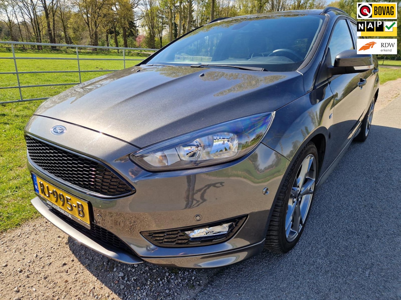 Ford Focus Wagon - 1.0 ST-Line dealer ond. + gechipt prachtige staat - AutoWereld.nl