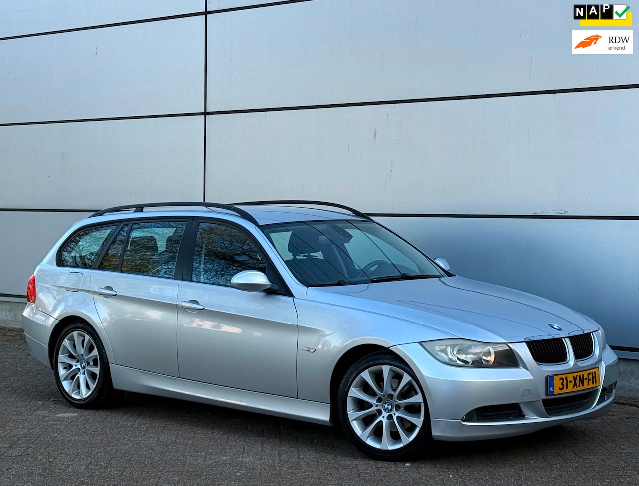 BMW 3-serie Touring - 318i High Executive | Cruise | Stuurbed | park Sensor | Velgen | - AutoWereld.nl