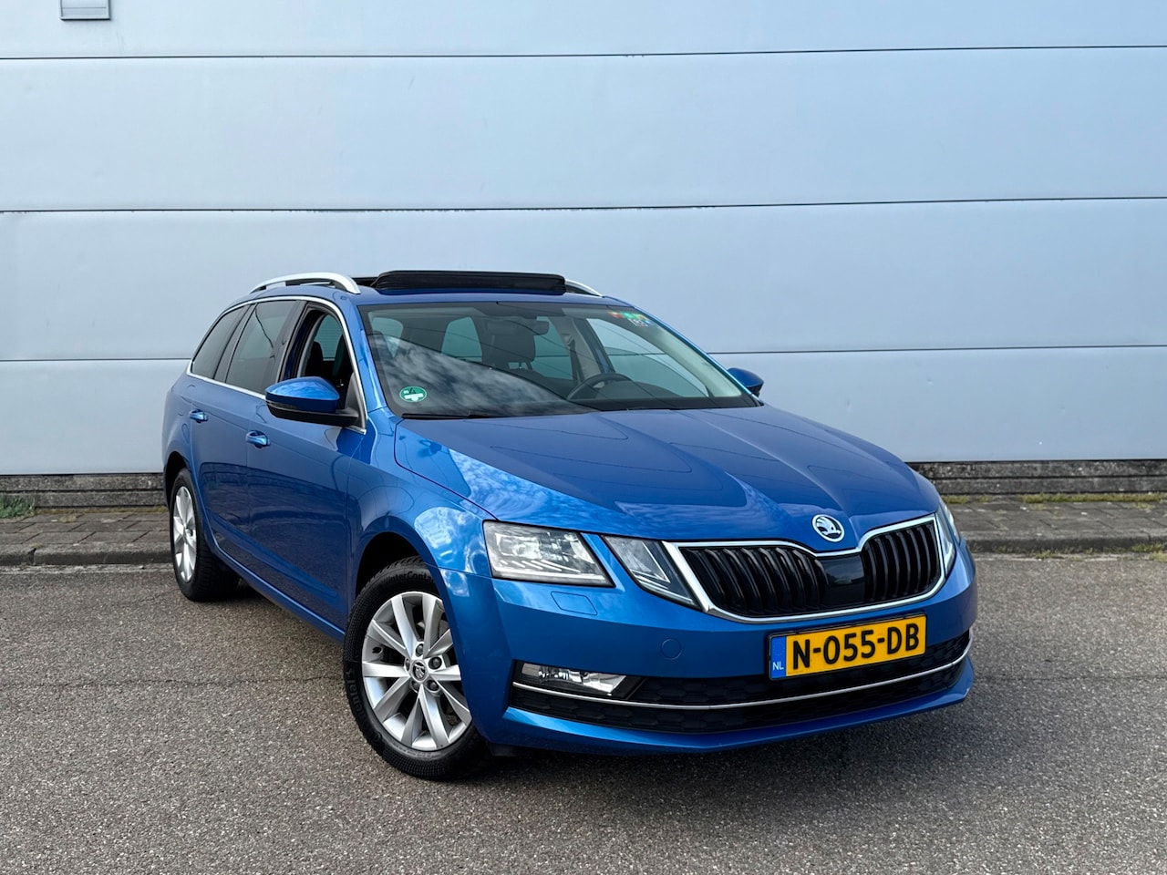 Skoda Octavia Combi - 1.6 TDI Greentech Business (bj 2018) PANO|XENON|ELEK.KOFFER - AutoWereld.nl