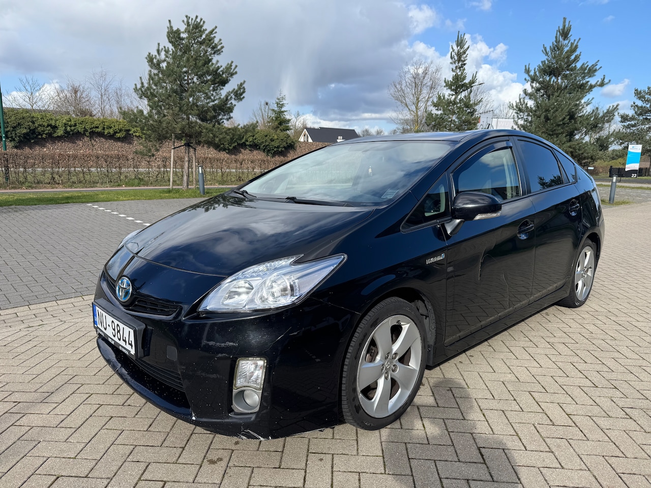 TOYOTA PRIUS