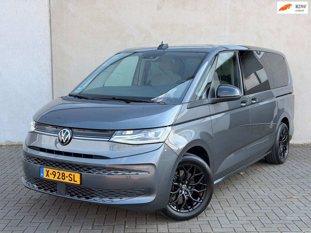 Volkswagen Multivan - 1.4 eHybrid L2H1 BTW 7P Pano IQ Trekhaak - AutoWereld.nl