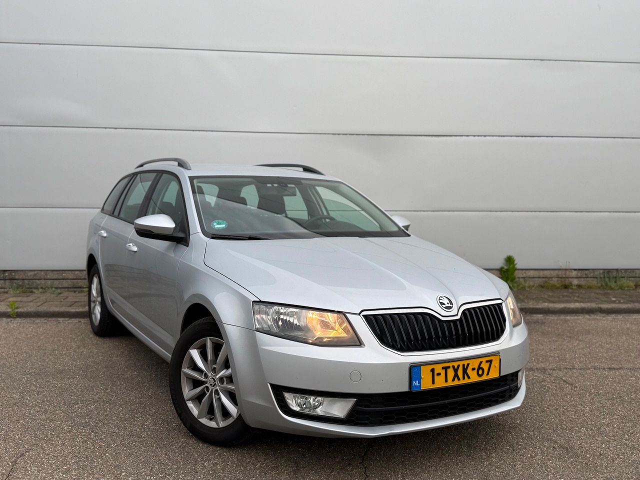 Skoda Octavia Combi - 1.6 TDI Greentech Businessline (bj 2014) CLIMATE|NAVI|PARKSENSOR - AutoWereld.nl
