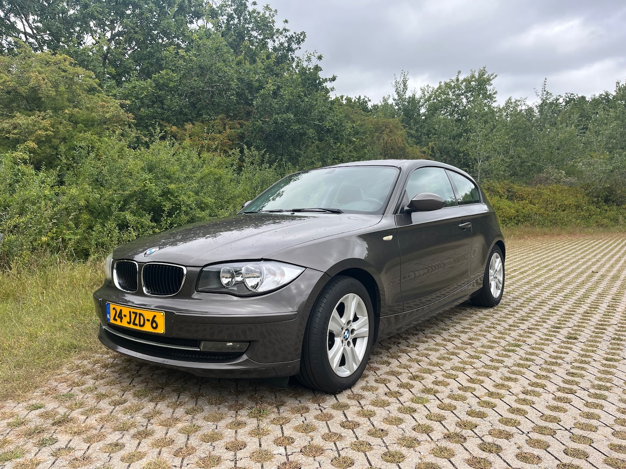 BMW 1-serie - 116i Corporate Nieuwe APK - Leren bekleding - trekhaak - zeer goede staat - AutoWereld.nl