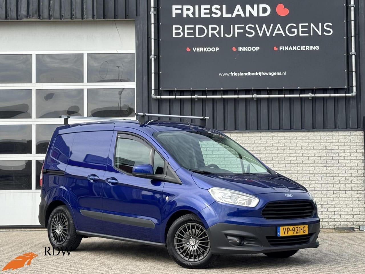 Ford Transit Courier - 1.5 TDCI Trend Trekhaak/Navi/Bluetooth/Stoelverwarming/15" - AutoWereld.nl