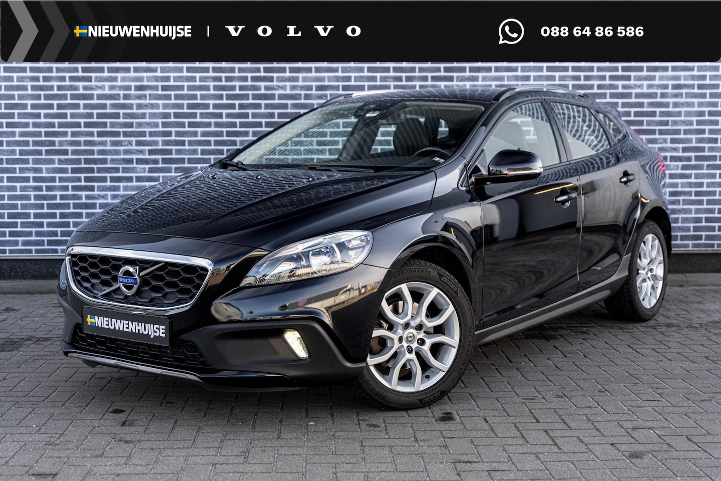 Volvo V40 Cross Country - 1.6 T4 Momentum | Navigatie | Trekhaak | Lichtmetalen Velgen 17 inch | Parkeersensoren | L - AutoWereld.nl
