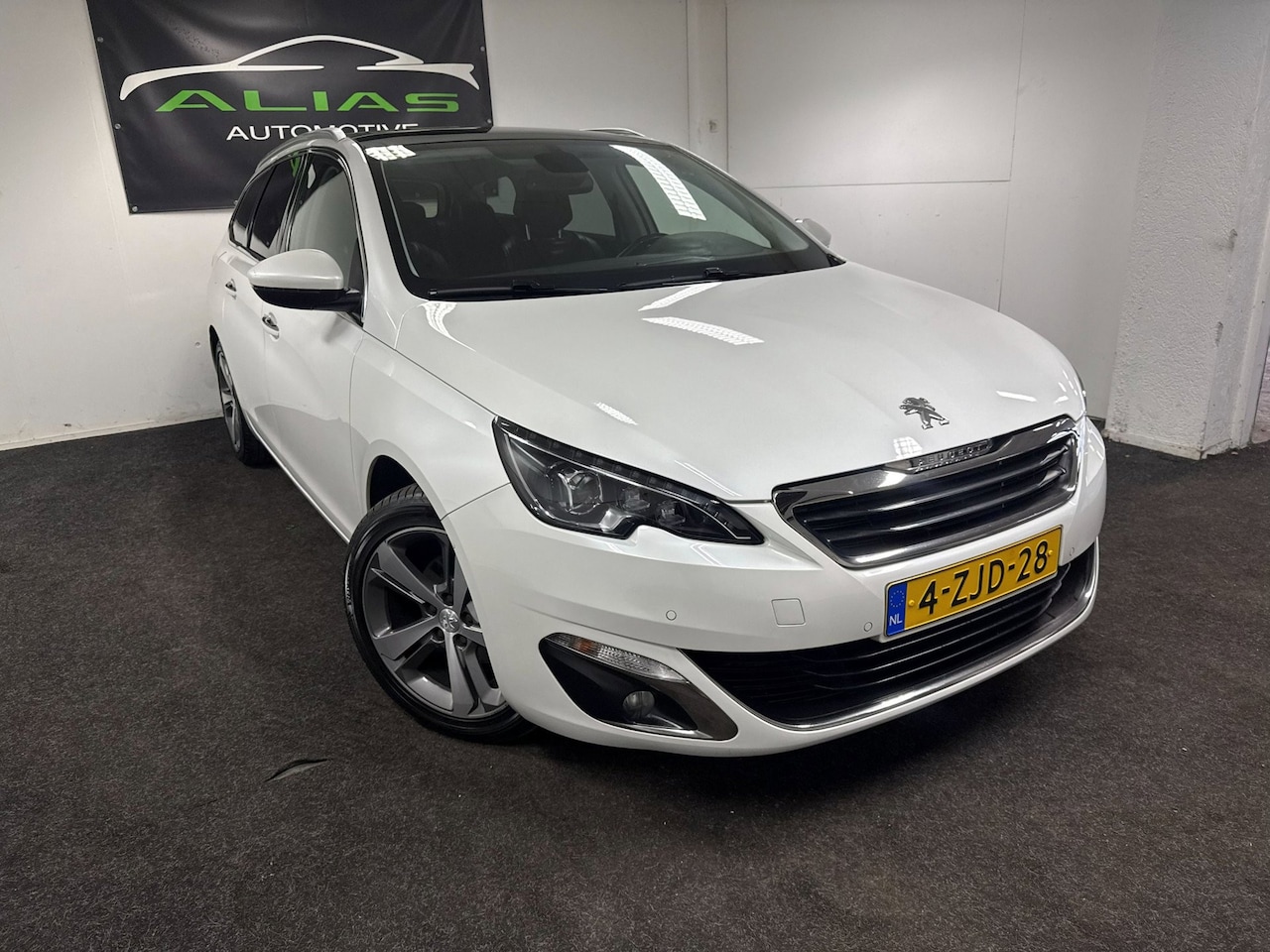 Peugeot 308 SW - Peugeot 308 SW 1.2 e-THP Première - Automaat - Pano -Airco - APK 2027 - AutoWereld.nl