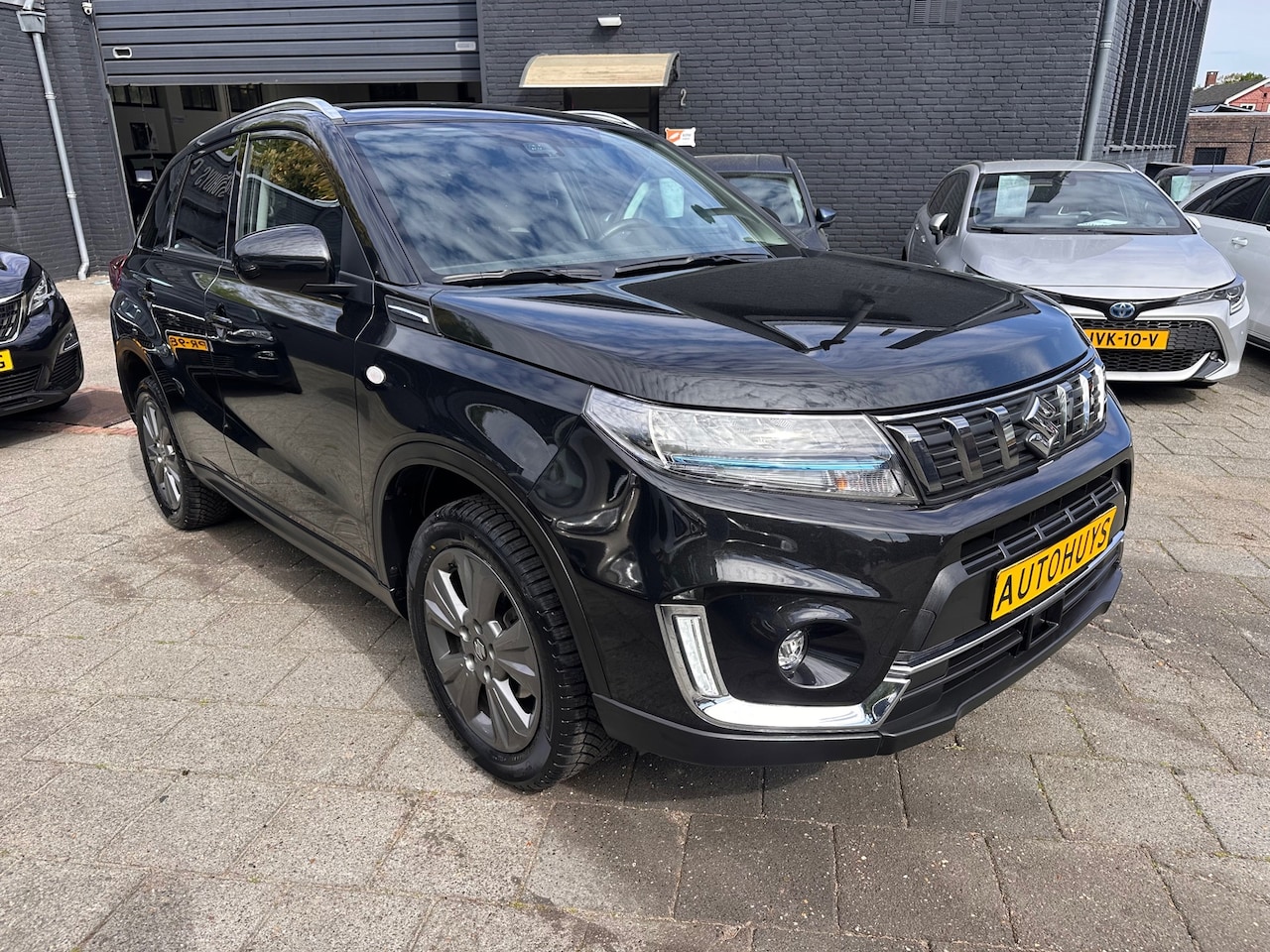 Suzuki Vitara - 1.5 Hybrid 116pk|Aut|Navi|Camera|Key-Less - AutoWereld.nl